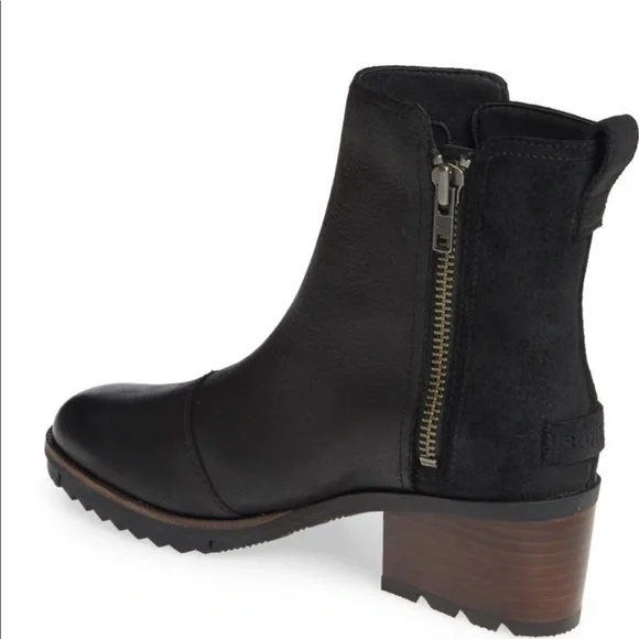 Sorel waterproof women’s booties - Picture 2 of 8